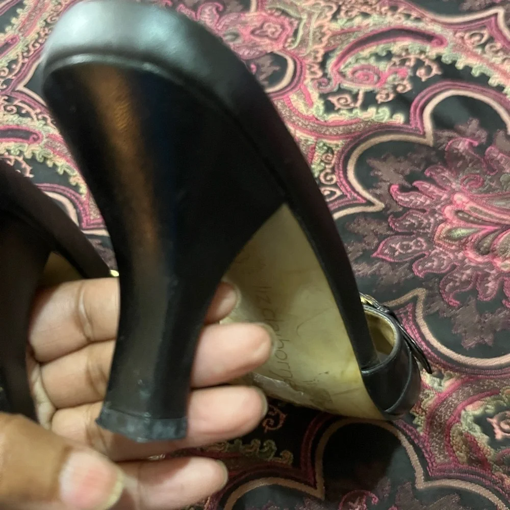 Liz Claiborne Flex Sandals size 8 1/2 leather upper in great condition.